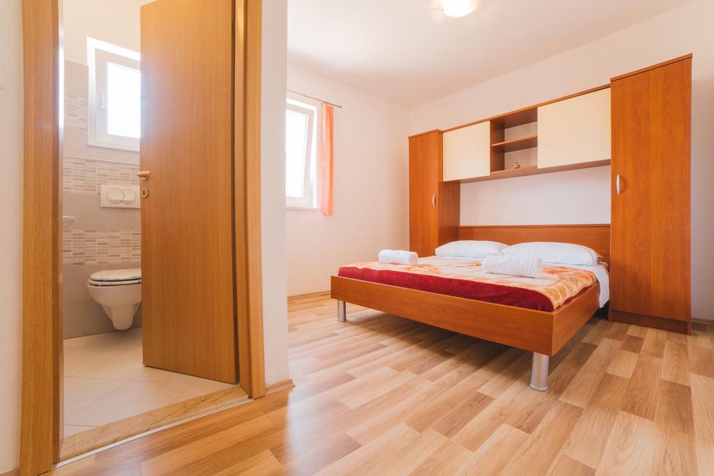 Apartment Chiara Dugi Rat Exterior foto
